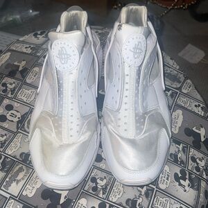 Nike huarache all white Mean size 8 fair condition